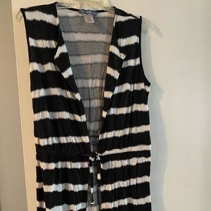 NWOT Beautiful sleeveless lightweight long vest